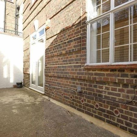 2 Bedroom Apartment Just Off Kings Road Londres Extérieur photo