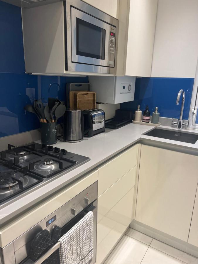 2 Bedroom Apartment Just Off Kings Road Londres Extérieur photo