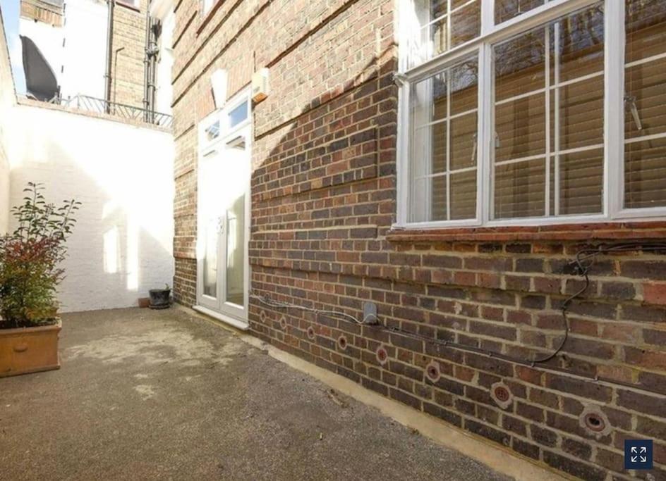 2 Bedroom Apartment Just Off Kings Road Londres Extérieur photo